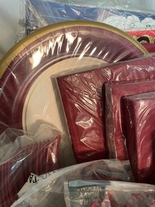 lot 273 image: Lot of Party Goods