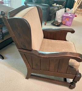 lot 267 image: Nice WoodenUpholstered Arm Chair