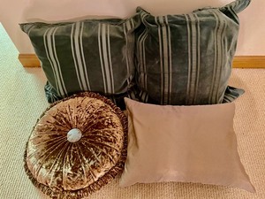 lot 241 image: Accent Pillows