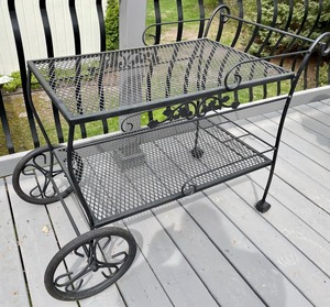lot 17 image: Metal Tea Cart