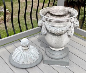 lot 13 image: Large Resin Pot with a Lid