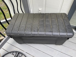 lot 21 image: Outdoor Rolling Storage Container
