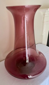 lot 22 image: Large Amethyst Glass Decorative Vase