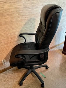 lot 25 image: Black Leather Office Chair