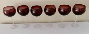 lot 32 image: 6 Large Wine Glasses - Beautiful Amethyst Color