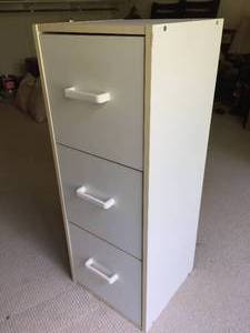 lot 164 image: 3 Drawer White Wooden Storage Piece