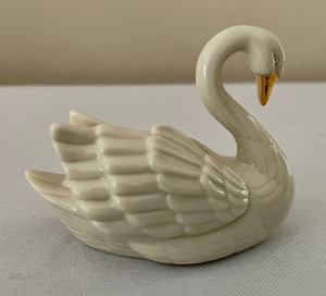 lot 46 image: Lenox Swan and Small Animal Figurines