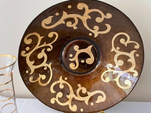 lot 43 image: Delightful Decor