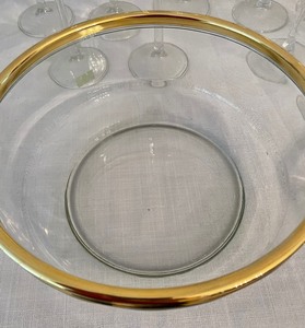 lot 74 image: Gold Rimmed Entertaining Glassware Items