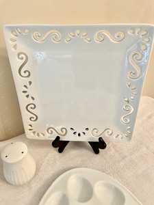 lot 78 image: Decorative White Dishes