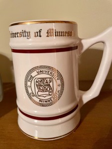 lot 98 image: 4 Mugs