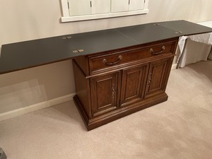 lot 100 image: Classy Buffet Server