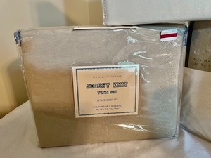 lot 209 image: 5 New Sets of Twin Bed Sheets