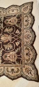 lot 213 image: 100% Wool Pile Rug
