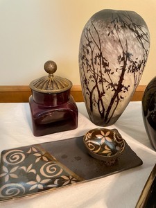 lot 214 image: Home Decor Grouping