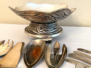 lot 122 image: Fun Serving Bowl and Utensils
