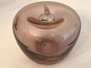 lot 103 image: Crystal Purple Apple by Blenko
