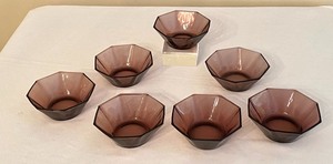 lot 109 image: Seven 1960s Moroccan Amethyst Octagonal Fruit Bowls