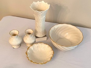 lot 116 image: Five Pieces of Decorative Lenox Glassware