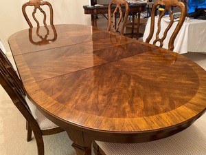 lot 189A image: Gorgeous Dining Room Table and Chairs