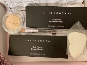 lot 188A image: Sheer Make Up Kit and Make Up Bag