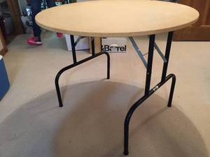 lot 367 image: 2 Viaggio Round Folding Tables