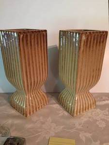 lot 383 image: 2 Pacific Rim Pottery Vases