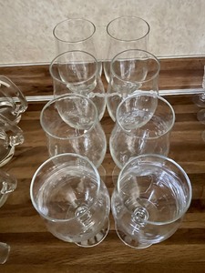 lot 338 image: Lot of Clear Glassware