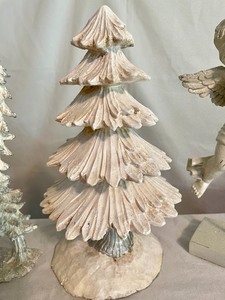 lot 317 image: White Holiday Decor