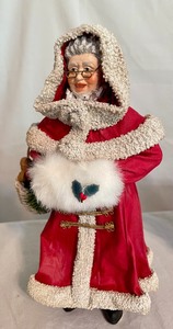 lot 322 image: 3 Holiday Figurines