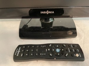 lot 329 image: 21 Inch Insignia LED HD TV with Remote