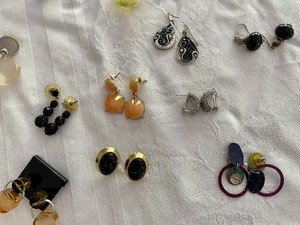 lot 420 image: Earrings, Rings and Watches