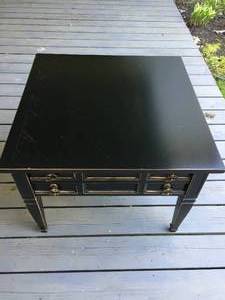 lot 393 image: Bassett Furniture End Table  With Drawer