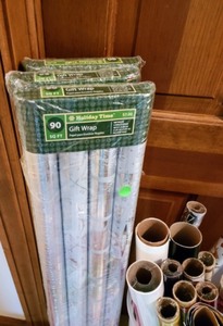 lot 432 image: Huge Variety of Gift Wrap