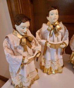 lot 439 image: Department 56 Choir Boys Set
