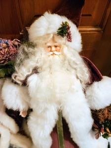 lot 441 image: Santas and Angel Dolls