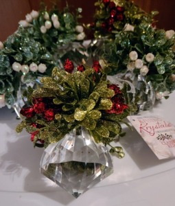 lot 444 image: Kissing Krystals Ornaments