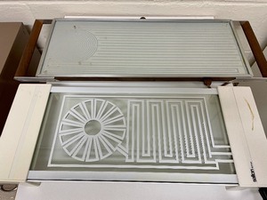 lot 428 image: 2 Hot Trays by Salton and Cosmopolitan
