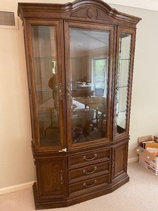 lot 182 image: Wonderful Display Cabinet