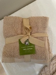 lot 187 image: Lot of Placemats and Washcloths