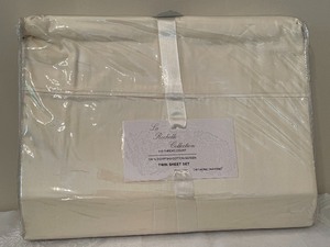 lot 177 image: Fieldcrest Royal Velvet Ultra Soft 100% Supima Cotton 4 Piece Queen Sheet Set