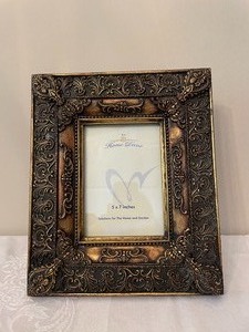 lot 179 image: 2 Picture Frames and a Decorative Bowl