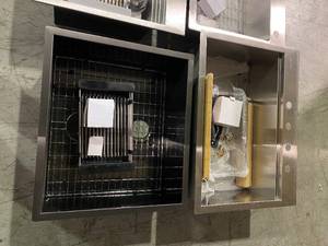 Lot assorted of Kitchen sinks not used see pictures