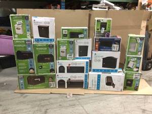 Pallet with assorted Mailboxes customer returns see pictures