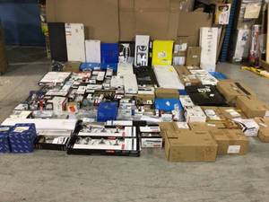 Lot of assorted faucets , shower sets, bathroom accessories customer returns see pictures