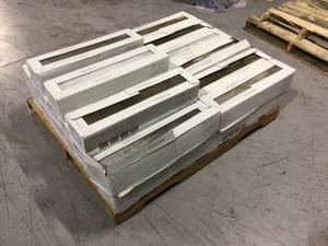 Pallet with assorted flooring not used see pictures