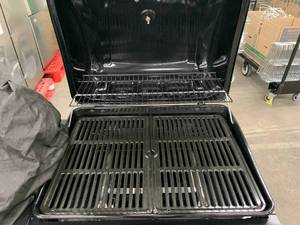 CHAR-BROIL GAS GRILL