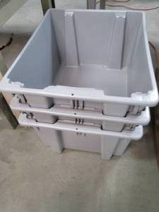 lot 142 image: Lot of 3 Heavy Duty Rubbermaid Nest...