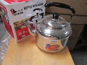 lot 224 image: 4L Capacity Stainless Steel Whistli...