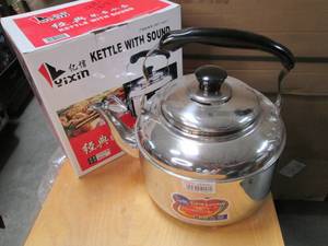 lot 225 image: 4L Capacity Stainless Steel Whistli...